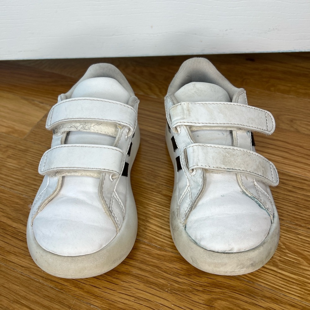 Adidas Kids Velcro Sneakers Size 8K | Play Shoes / Daycare Pair - Picture 6 of 7